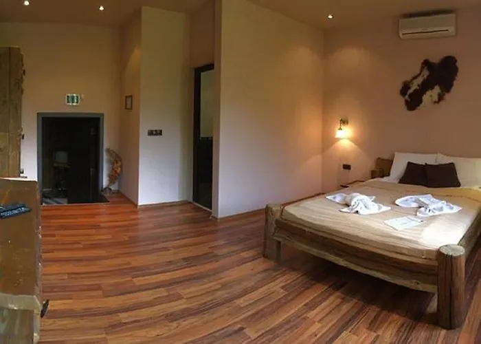 Villa Mark Kır Evi *